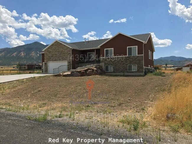 1815 Spring Meadow Dr in Tooele, UT - Building Photo - Building Photo