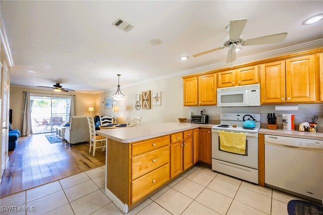 6777 Winkler Rd in Ft. Myers, FL - Building Photo - Building Photo