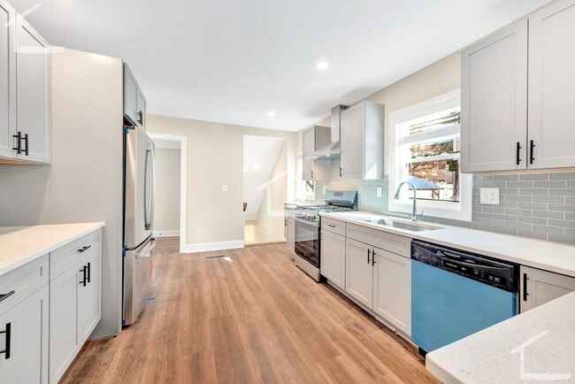 property at 7 Dickson St