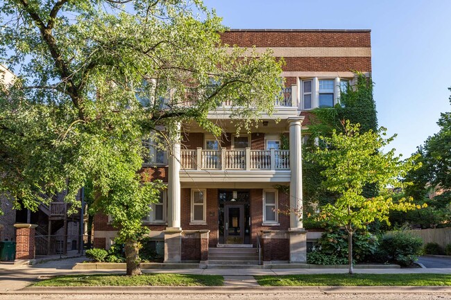 1413-15 E. 57th in Chicago, IL - Foto de edificio - Building Photo