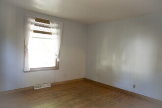 644 Ontario St SE in Minneapolis, MN - Foto de edificio - Building Photo