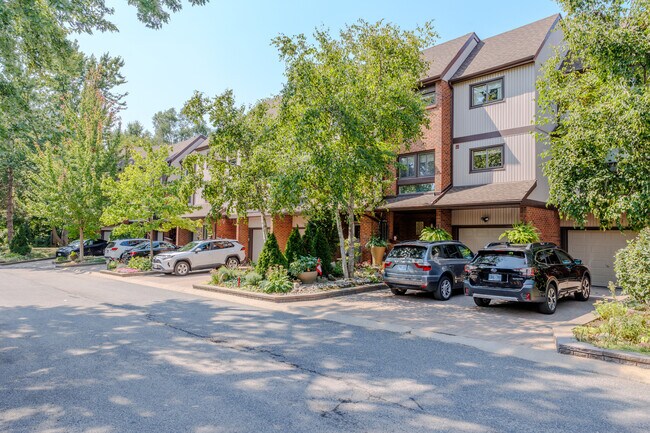 Walden Spinney in Mississauga, ON - Building Photo - Building Photo