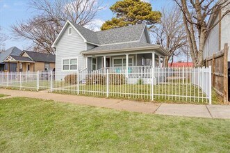 805 W Owings St in Denison, TX - Building Photo - Building Photo