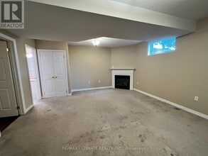 209 Dunsmore Ln in Barrie, ON - Building Photo - Building Photo