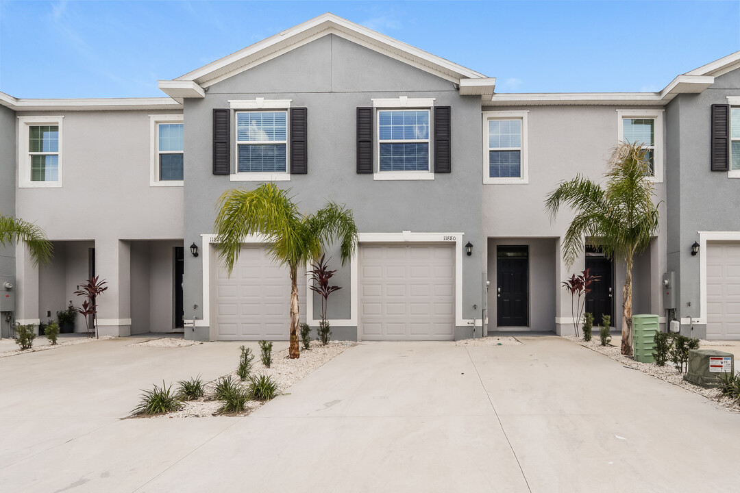 11880 Mountain Retreat Ln in Riverview, FL - Foto de edificio