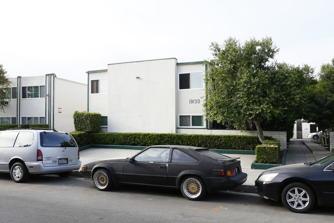 19130 Bryant St in Northridge, CA - Building Photo