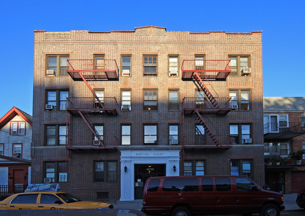 Barton Court in Flushing, NY - Building Photo