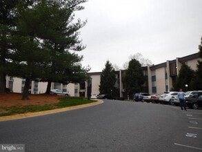 14618 Bauer Dr in Rockville, MD - Building Photo - Building Photo