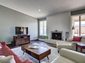 5222 94th St in Lubbock, TX - Foto de edificio - Building Photo