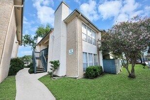 250 El Dorado Blvd in Webster, TX - Building Photo