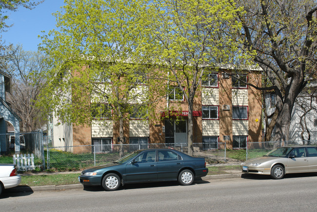 3220 Portland Ave in Minneapolis, MN - Building Photo - Building Photo