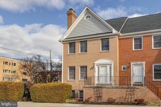 217 Locust St SE in Vienna, VA - Building Photo - Building Photo