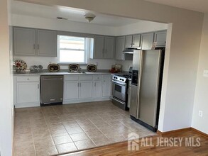 817 Jackson Ave-Unit -3 in Linden, NJ - Building Photo - Building Photo
