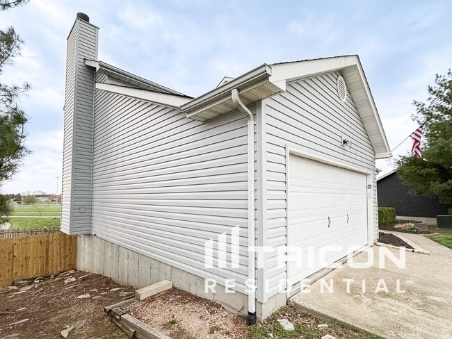 4 Sapphire Ct in O'Fallon, MO - Building Photo - Building Photo
