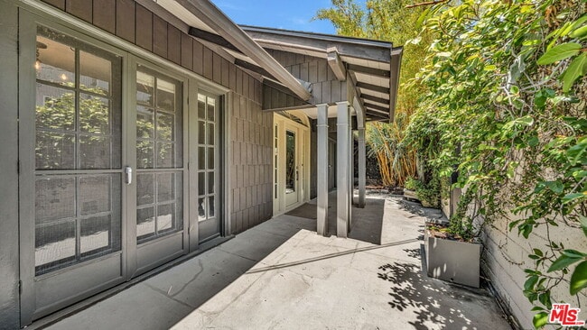 property at 1917 Hillcrest Rd