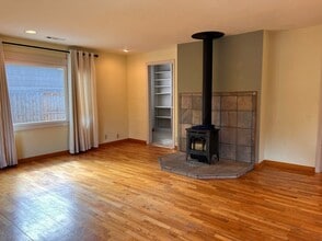 509 Scenic Dr in Ashland, OR - Foto de edificio - Building Photo