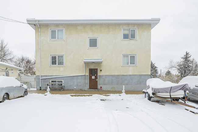 1003 40 Av NW in Calgary, AB - Building Photo - Building Photo