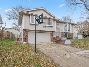 15220 Valley St in Omaha, NE - Building Photo - Building Photo
