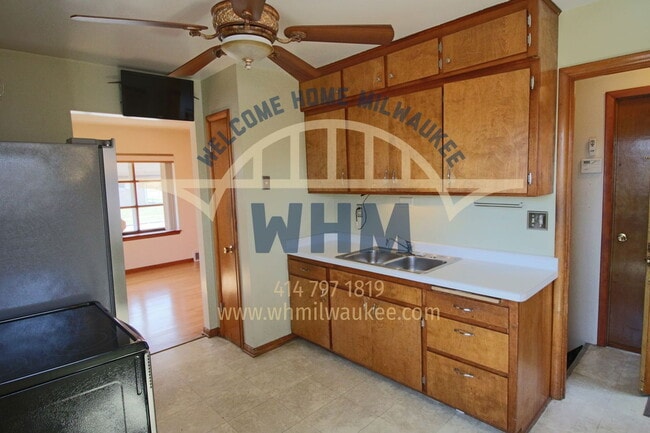 property at 7126 W Tallmadge Pl