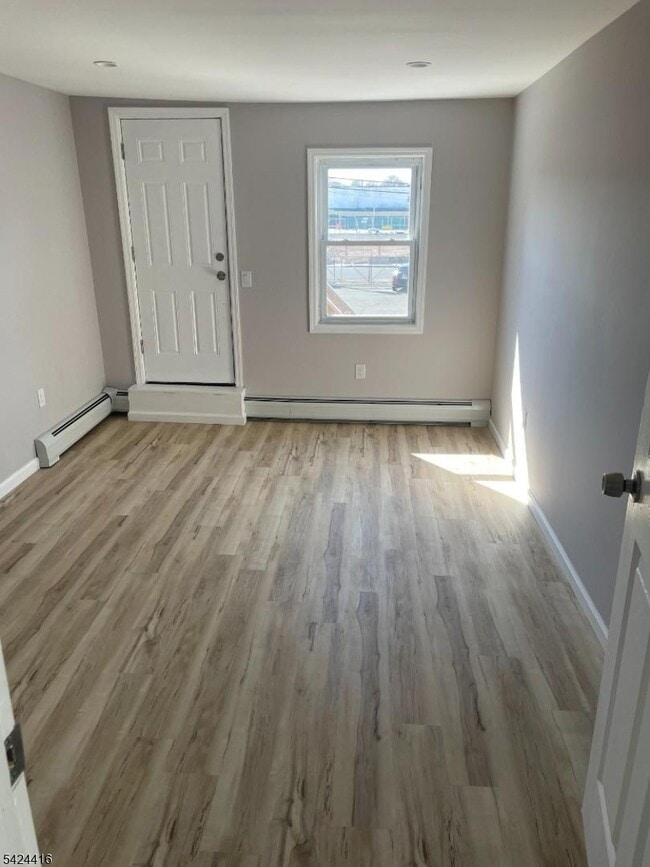 454 E 31st St in Paterson, NJ - Building Photo - Building Photo