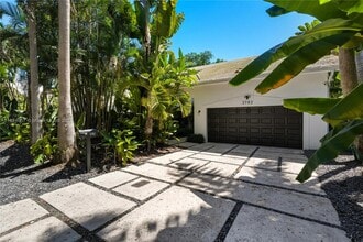 3782 El Prado Blvd in Miami, FL - Foto de edificio - Building Photo