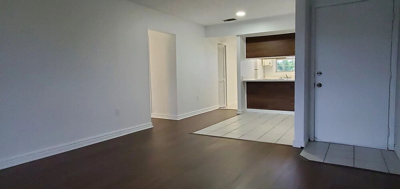 114 Preston Ln in Melbourne, FL - Building Photo