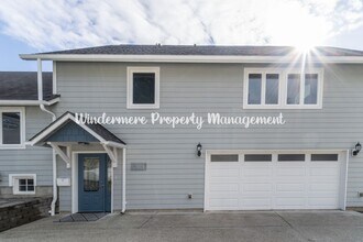 1138 N Montgomery Ave in Bremerton, WA - Building Photo - Building Photo