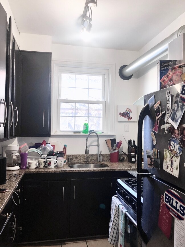 24 Brantford Pl, Unit 1 in Buffalo, NY - Building Photo - Building Photo