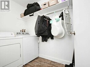 3555 Derry Rd E in Mississauga, ON - Building Photo - Building Photo