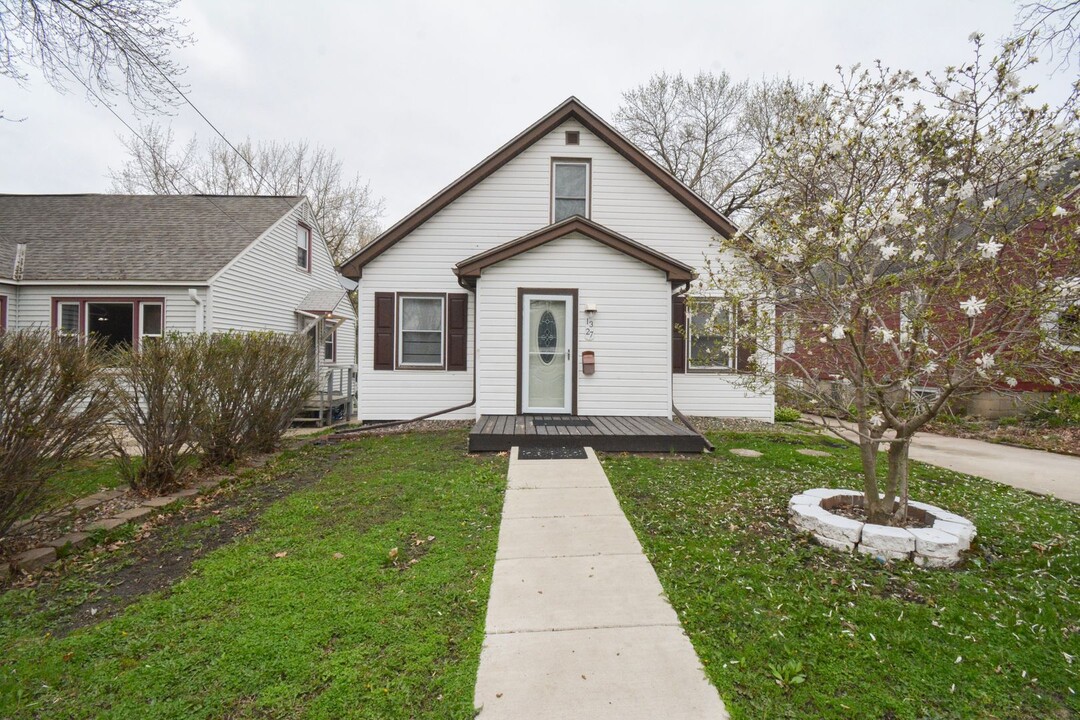 1327 Todd Ave in Albert Lea, MN - Building Photo