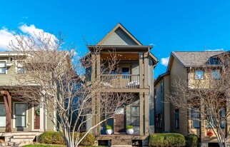 326 Sylvan Park Ln in Nashville, TN - Building Photo