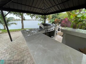 6801 Bayfront Cir in Margate, FL - Building Photo - Building Photo