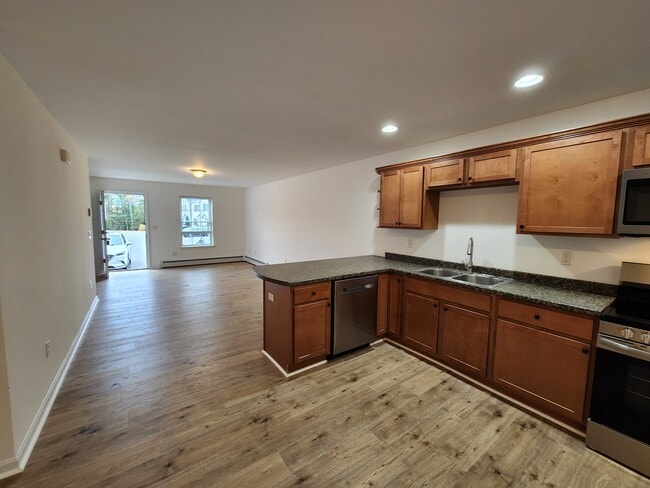 112 Meadow Ridge Dr in Hermon, ME - Building Photo - Building Photo