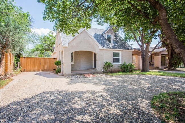 2431 20th St in Lubbock, TX - Building Photo - Building Photo