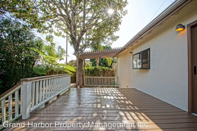 2300 Oak Ave in Manhattan Beach, CA - Building Photo - Building Photo