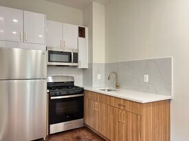 44 Van Nostrand Ave, Unit 4 in Jersey City, NJ - Building Photo