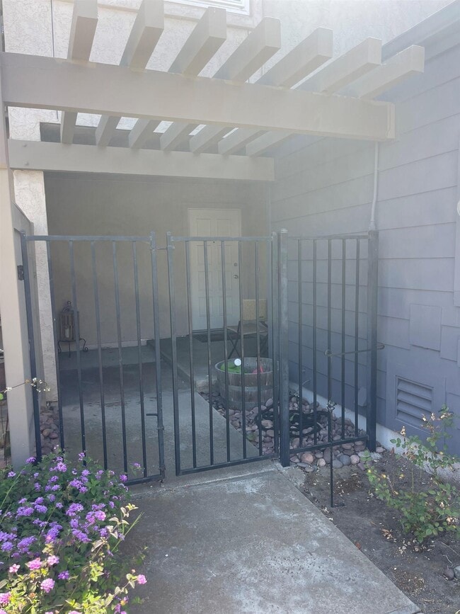 2344 Caminito Eximio in San Diego, CA - Building Photo - Building Photo