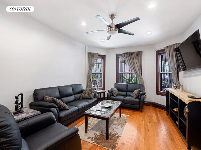 property at 463 E 28th St