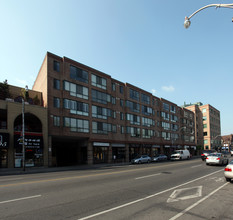 211-225 Davenport Rd in Toronto, ON - Building Photo - Building Photo