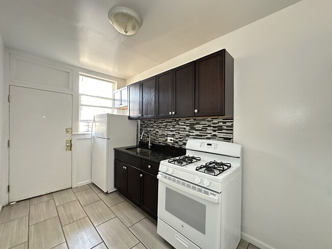 5662 N Ridge Ave in Chicago, IL - Building Photo - Building Photo