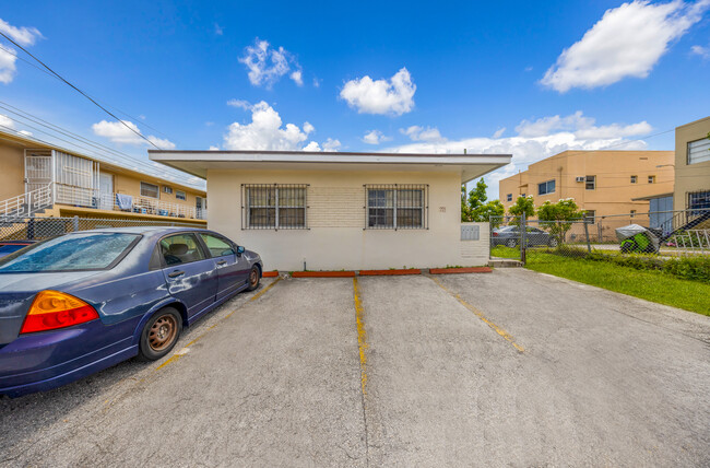 221 NW 16th Ave in Miami, FL - Building Photo - Building Photo