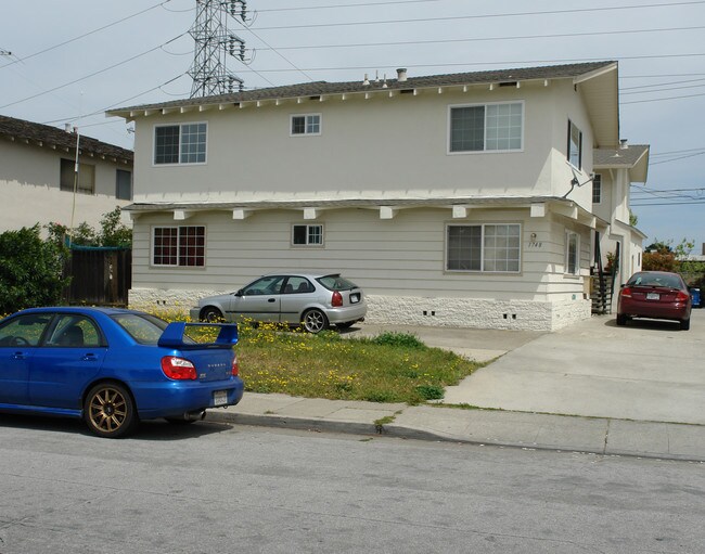 1748 Noranda Dr in Sunnyvale, CA - Foto de edificio - Building Photo