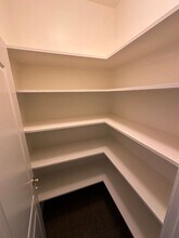 Spacious and inviting 4-bedroom, 2-bathroo in Bakersfield, CA - Building Photo - Building Photo