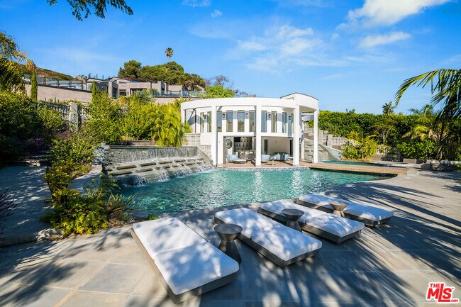 31555 Pacific Coast Hwy in Malibu, CA - Building Photo - Building Photo