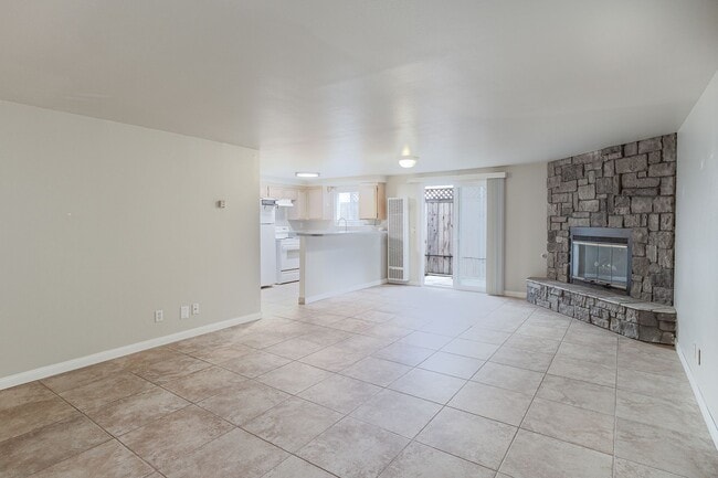 132 Hollywood Ave in Oxnard, CA - Building Photo - Building Photo