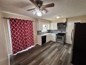 2472 S Capri St in Wichita, KS - Building Photo - Building Photo