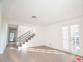 957 S Gramercy Dr in Los Angeles, CA - Building Photo