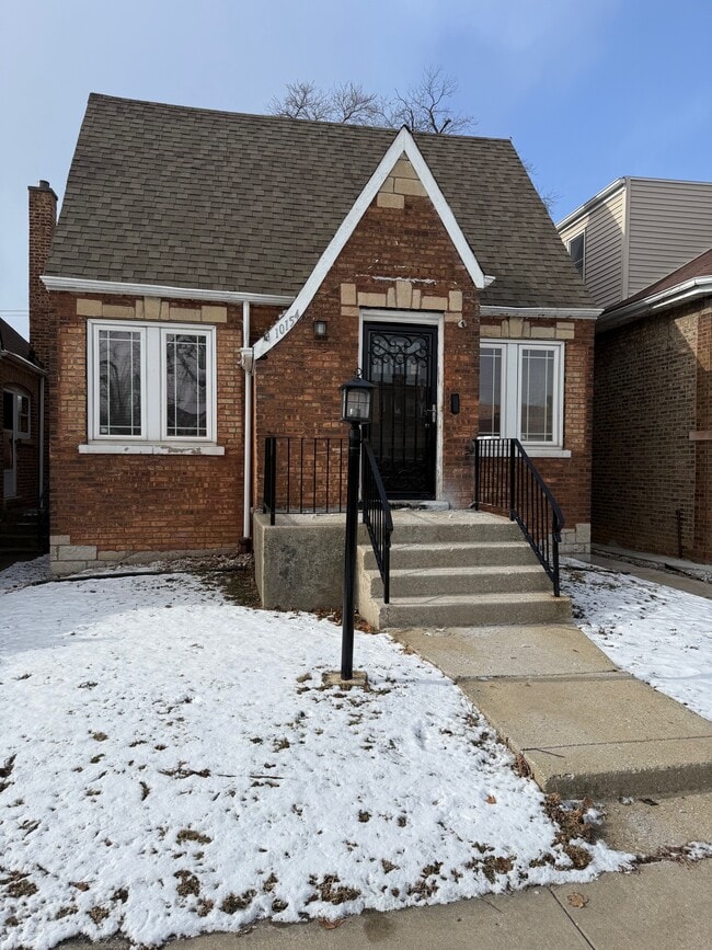 property at 10154 S Calumet Ave
