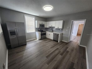 2406 E Clark St in Tampa, FL - Foto de edificio - Building Photo