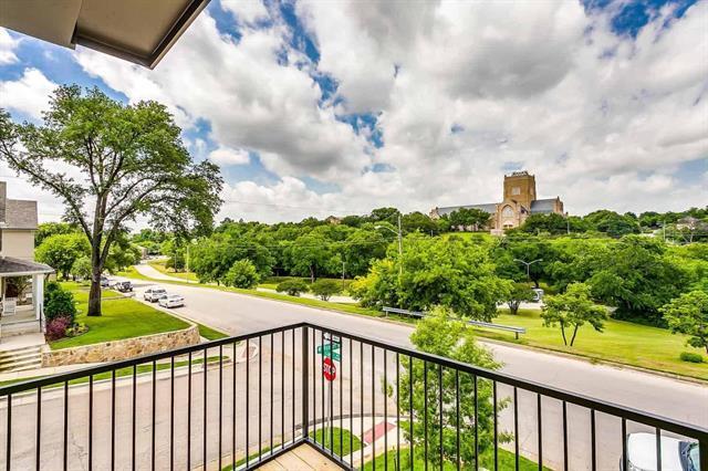 2537 McCart Ave in Fort Worth, TX - Building Photo